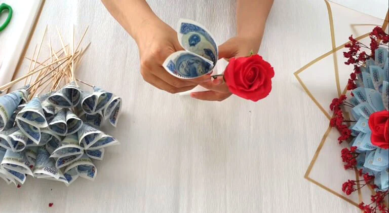Cách bó hoa bằng tiền 22helo88