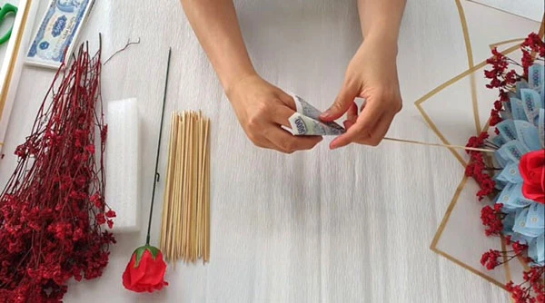 Cách bó hoa bằng tiền 22helo88