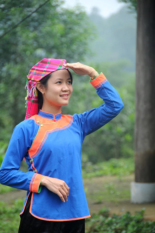 Đằm thắm trang phục dân tộc Giáy