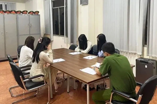 Bắt quả tang người mẫu, hoa khôi ngành làm đẹp châu Á bán dâm