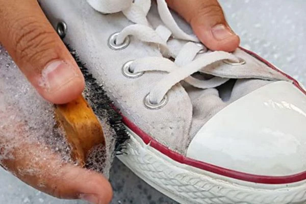 Keo dán đế giày hiệu quả cho sneaker helo88.vina