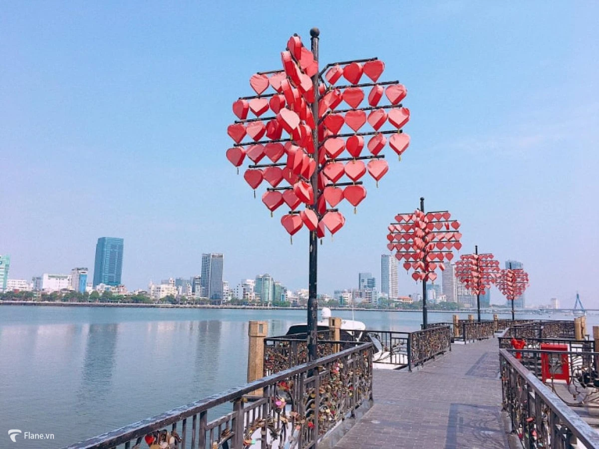 Khám Phá Cầu Tình Yêu Đà Nẵng Năm 2015