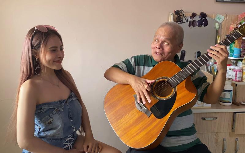Mẫu móng tay gắn đá